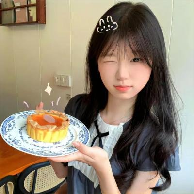 她在这里